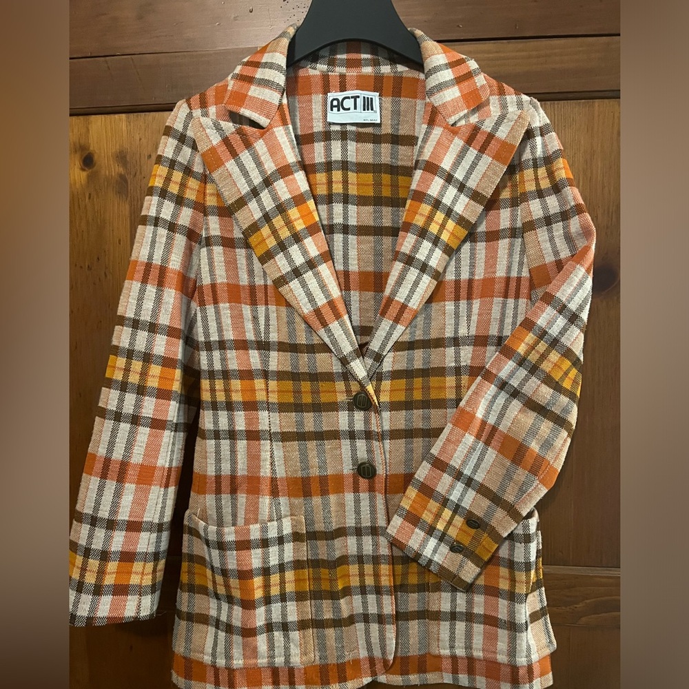 ACT lll women’s blazer. Size sm to med. No holes/tears.